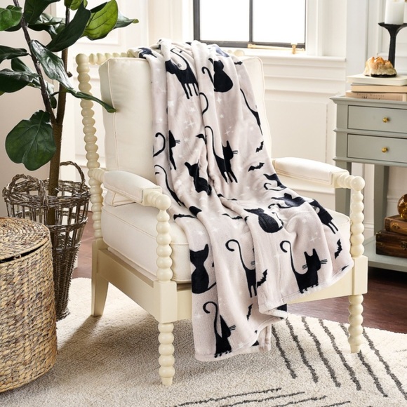 Hay & Harvest Other - HAY & HARVEST Halloween & Harvest Printed 60x80 Throw (Cats)